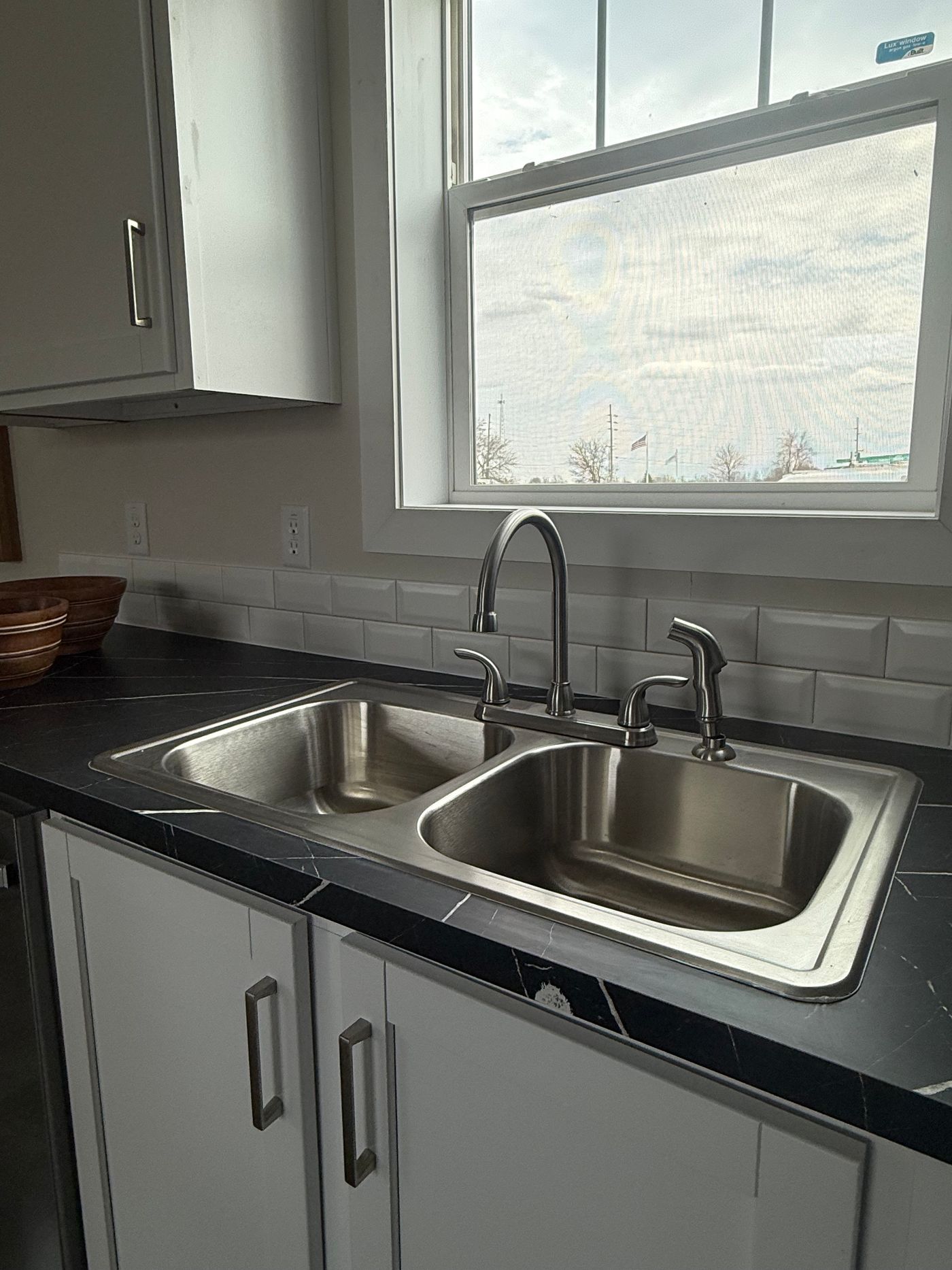 The 6616-SW016-1 SUNRISE SW Kitchen. This Manufactured Mobile Home features 3 bedrooms and 2 baths.