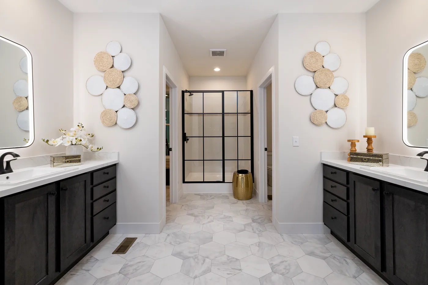 The MCCANN BLVD 6830-MS070 SECT Primary Bathroom. This Manufactured Mobile Home features 3 bedrooms and 2 baths.