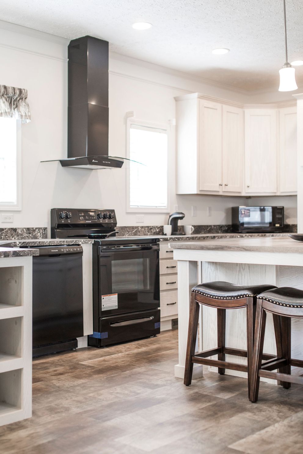 The 1558 JAMESTOWN Kitchen. This Manufactured Mobile Home features 3 bedrooms and 2 baths.