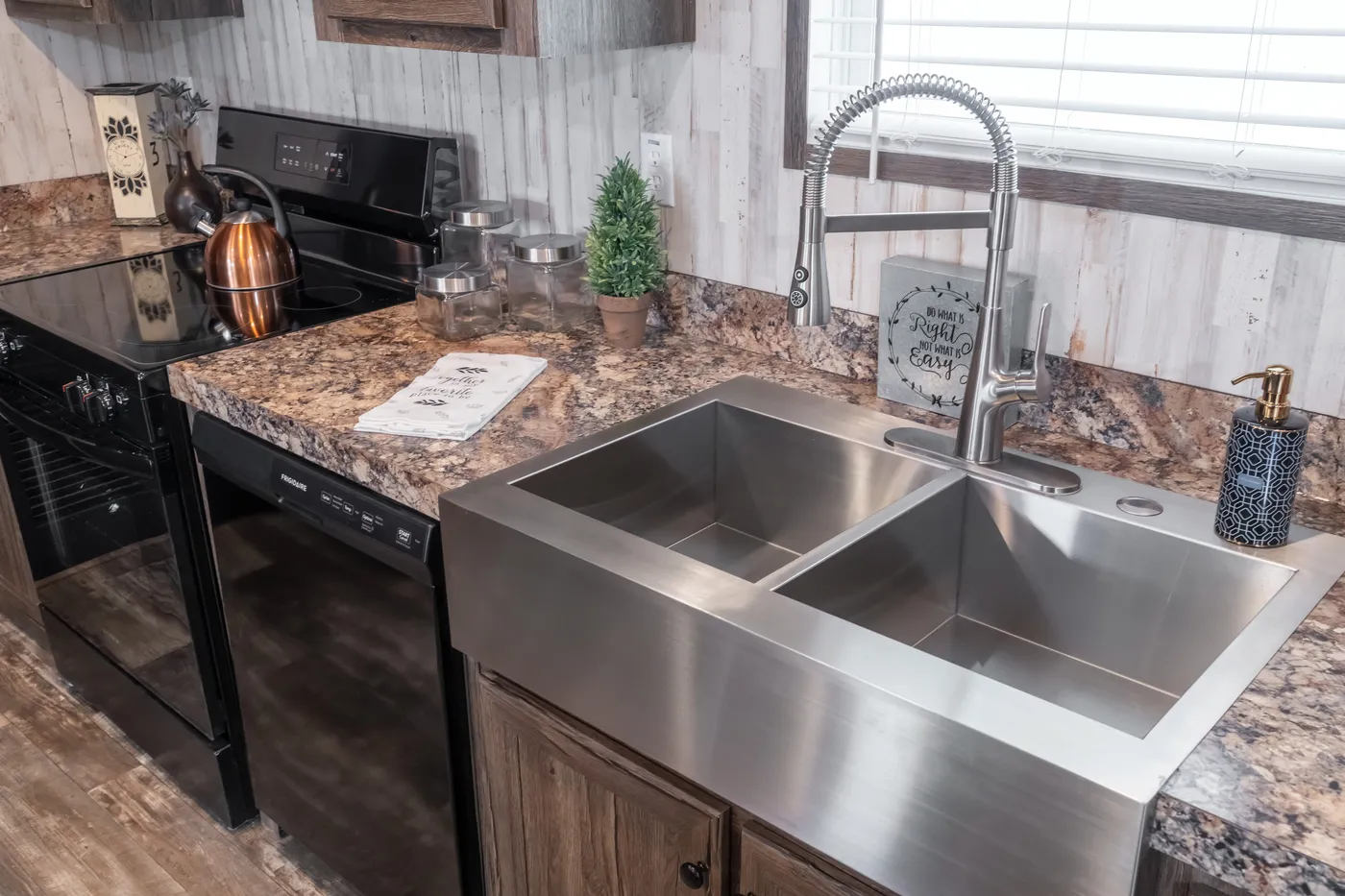 The HARDIN Kitchen. This Manufactured Mobile Home features 3 bedrooms and 2 baths.