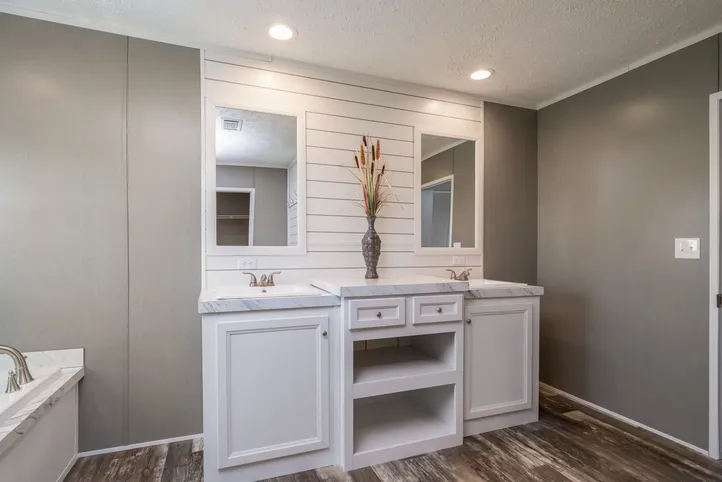 The LOCKLEAR Exterior. This Manufactured Mobile Home features 4 bedrooms and 2 baths.