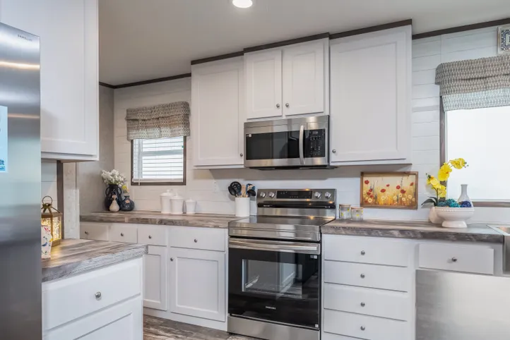 The LOCKLEAR Exterior. This Manufactured Mobile Home features 4 bedrooms and 2 baths.