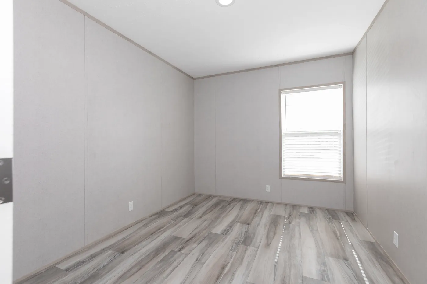 The THE THUNDERHEAD Guest Bedroom. This Manufactured Mobile Home features 3 bedrooms and 2 baths.