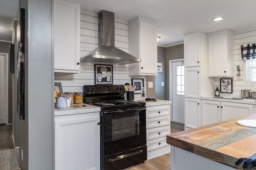 The SAVANNAH BREEZE Exterior. This Manufactured Mobile Home features 3 bedrooms and 2 baths.