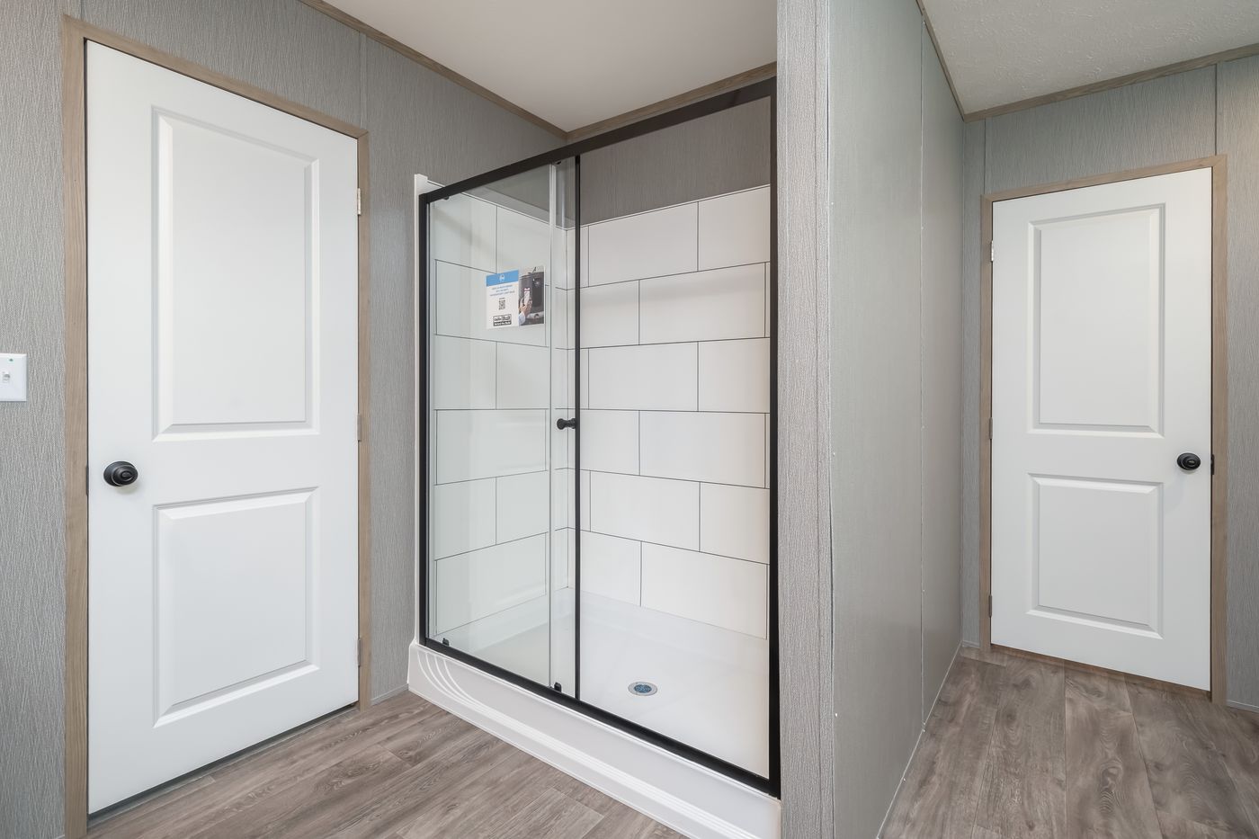 The BLUEBONNET BREEZE Primary Bathroom. This Manufactured Mobile Home features 3 bedrooms and 2 baths.