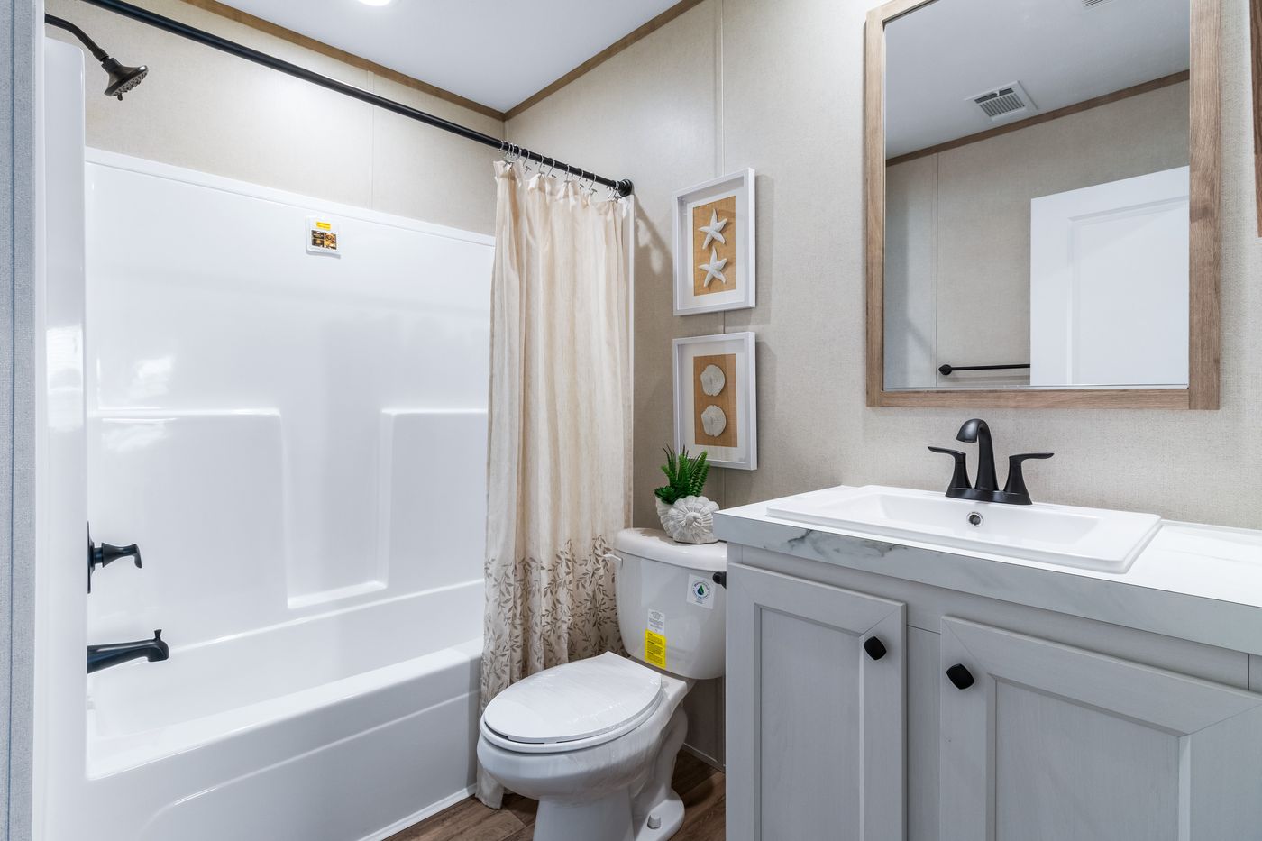 The THE CHOICE Guest Bathroom. This Manufactured Mobile Home features 4 bedrooms and 2 baths.