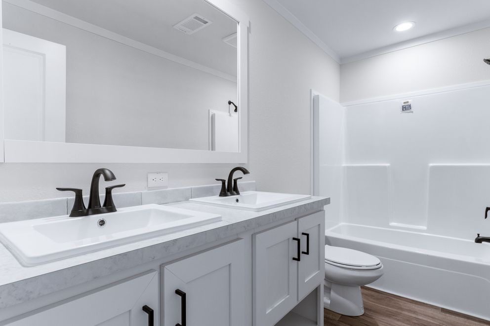 The FARM 4 FLEX ELITE Guest Bathroom. This Manufactured Mobile Home features 4 bedrooms and 3 baths.