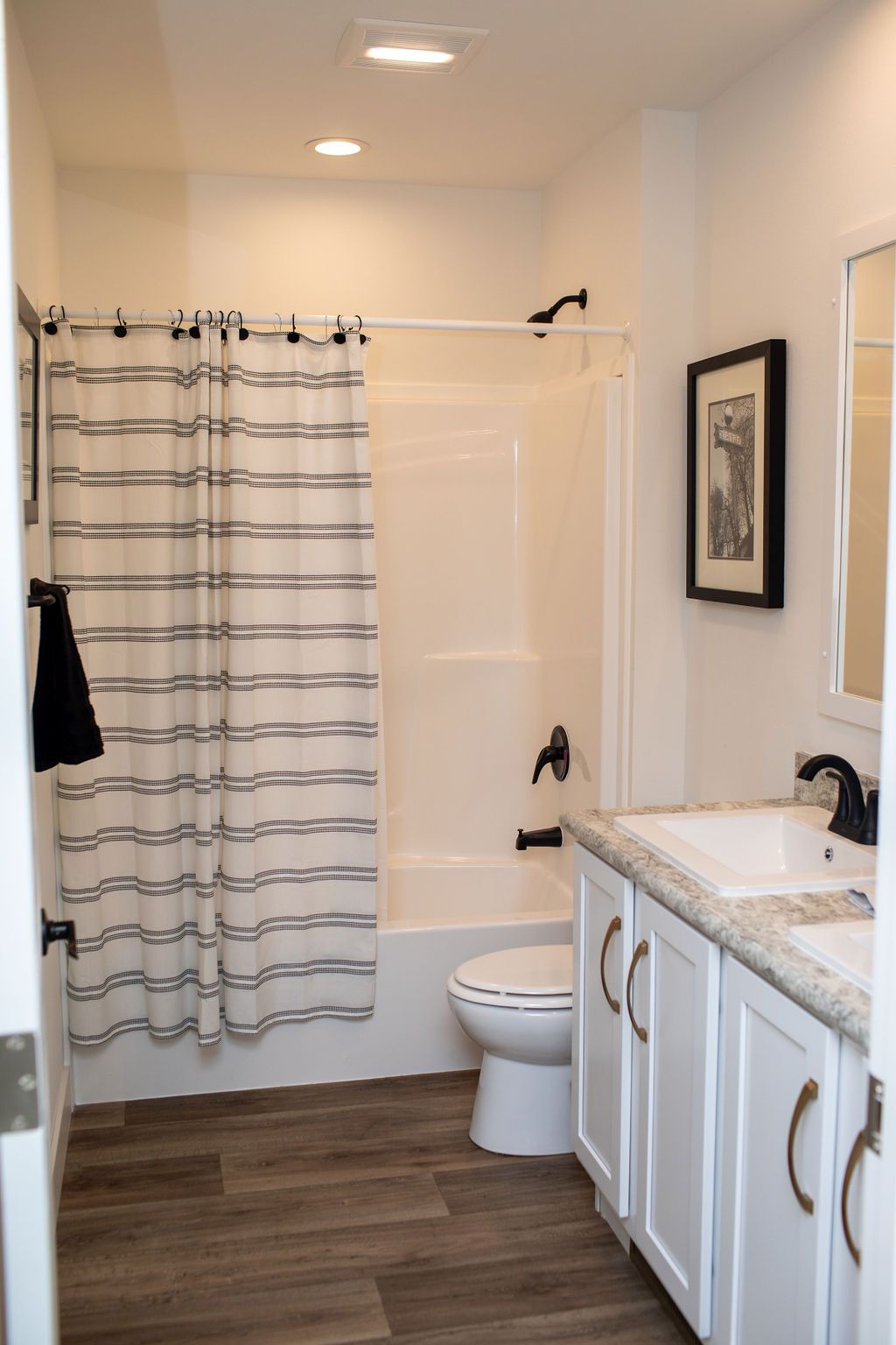 The ENCORE Guest Bathroom. This Manufactured Mobile Home features 3 bedrooms and 2 baths.