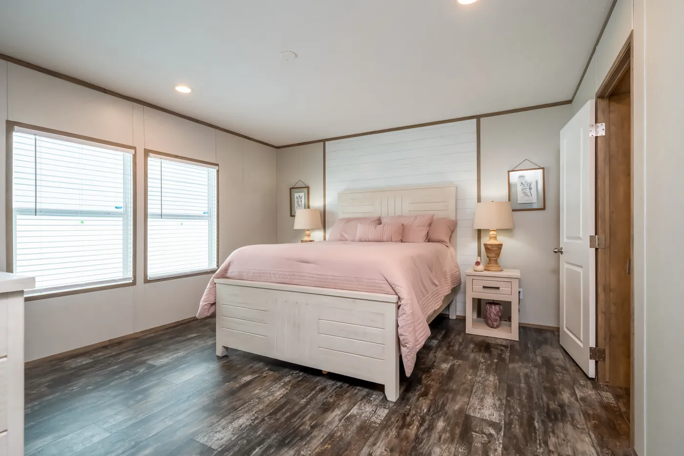 The BELLA VISTA Exterior. This Manufactured Mobile Home features 3 bedrooms and 2 baths.