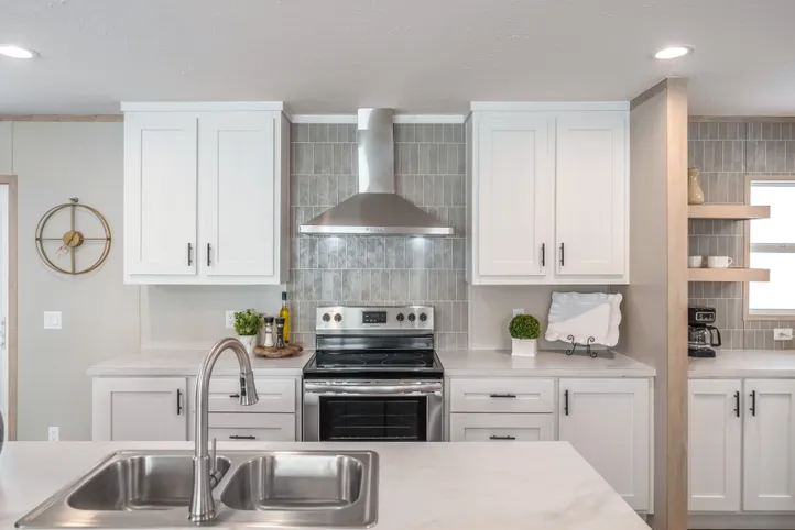 The MOROCCO Exterior. This Manufactured Mobile Home features 4 bedrooms and 2 baths.