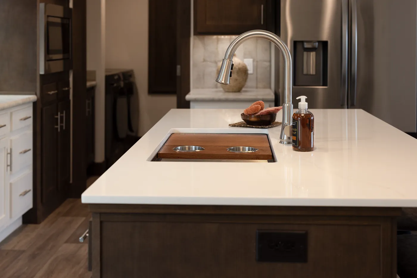 The LEGEND 78 Kitchen. This Manufactured Mobile Home features 3 bedrooms and 2 baths.