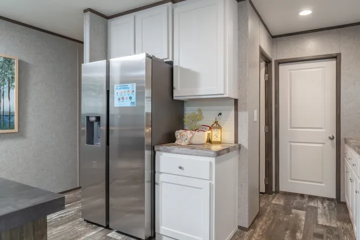 The LOCKLEAR Exterior. This Manufactured Mobile Home features 4 bedrooms and 2 baths.