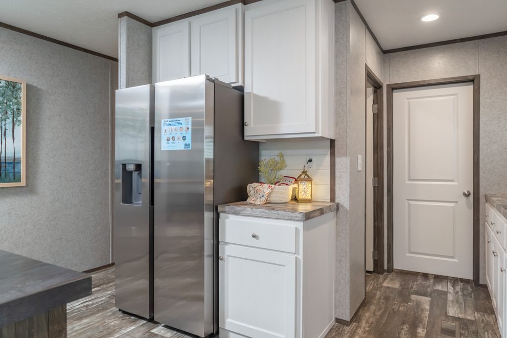 The LOCKLEAR Exterior. This Manufactured Mobile Home features 4 bedrooms and 2 baths.