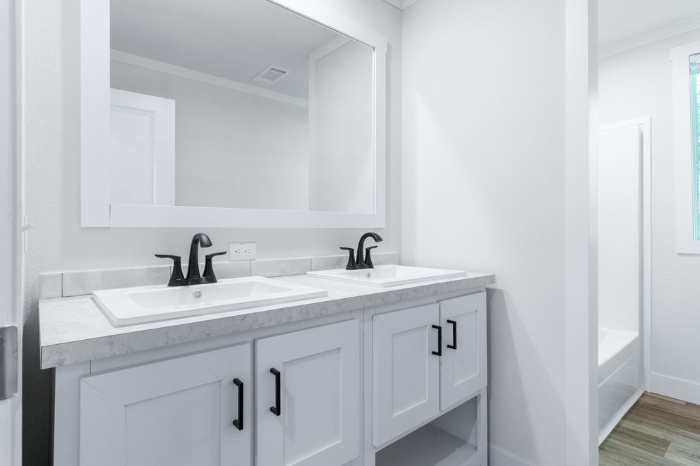 The FARM 4 FLEX ELITE Guest Bathroom. This Manufactured Mobile Home features 4 bedrooms and 3 baths.