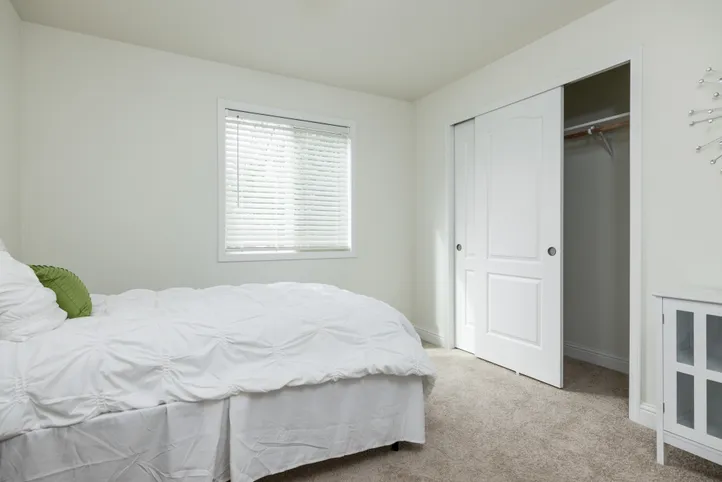 The FAIRPOINT 24403A Primary Bedroom. This Manufactured Mobile Home features 3 bedrooms and 2 baths.
