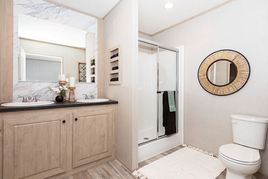The MAYNARDVILLE CLASSIC 66 Primary Bathroom. This Manufactured Mobile Home features 3 bedrooms and 2 baths.