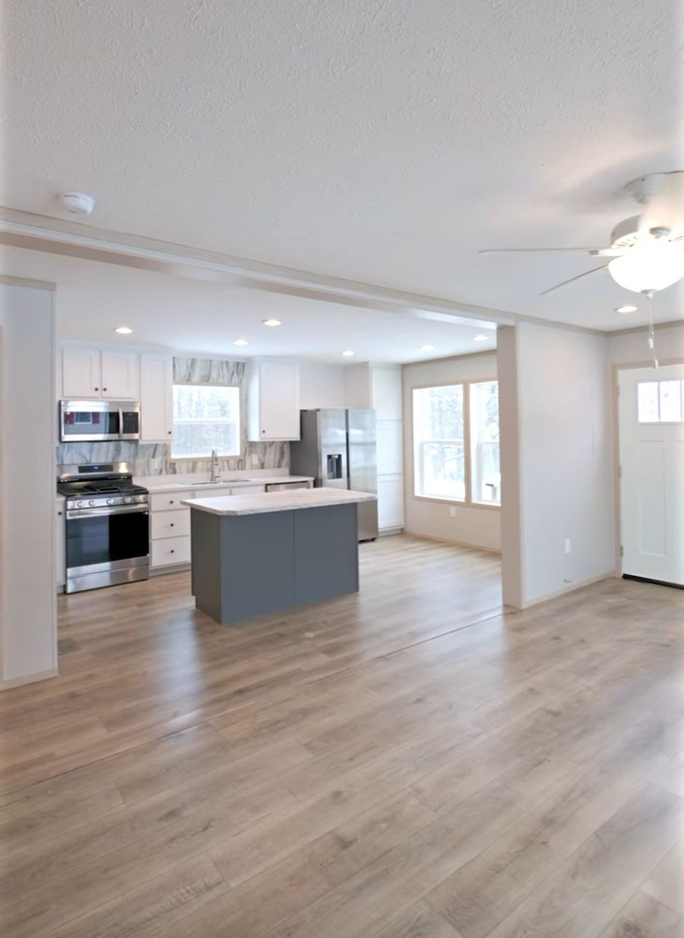 The TURQUOISE Dining Area. This Manufactured Mobile Home features 2 bedrooms and 2 baths.