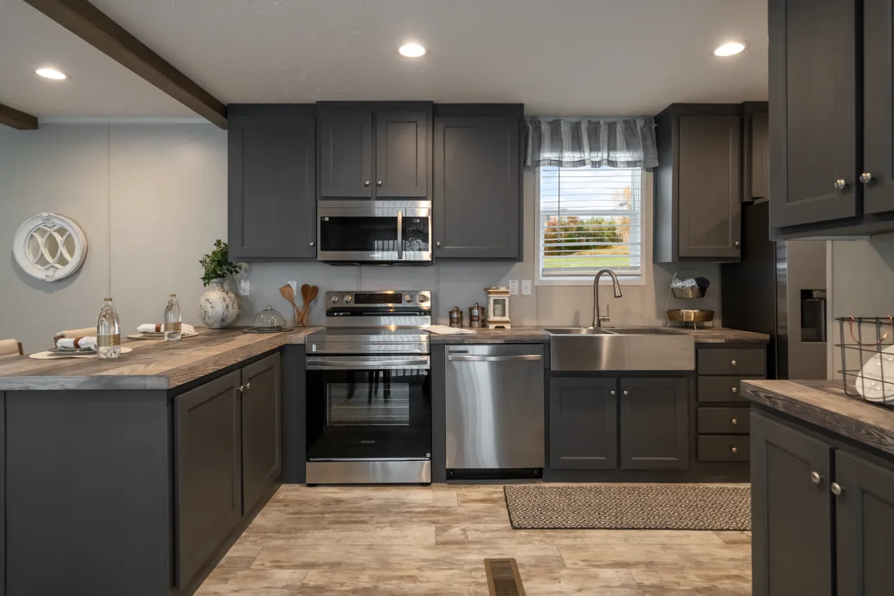 The ANNIVERSARY CHOICE Exterior. This Manufactured Mobile Home features 3 bedrooms and 2 baths.