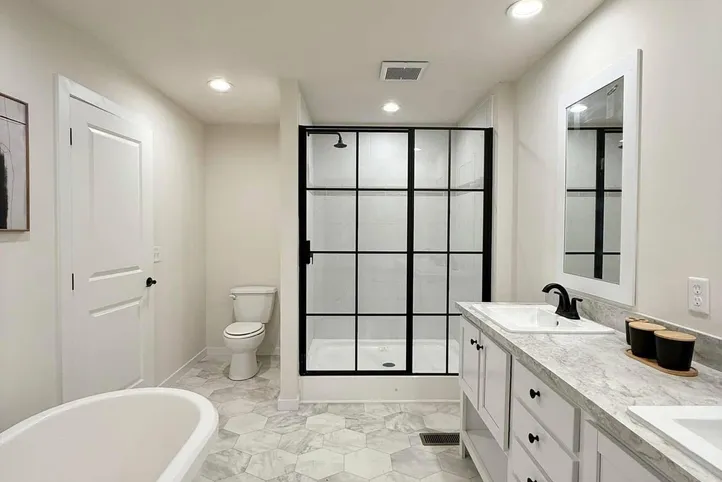 The TOMPKINS BLVD/6428-MS029-1 SEC Primary Bathroom. This Manufactured Mobile Home features 3 bedrooms and 2 baths.
