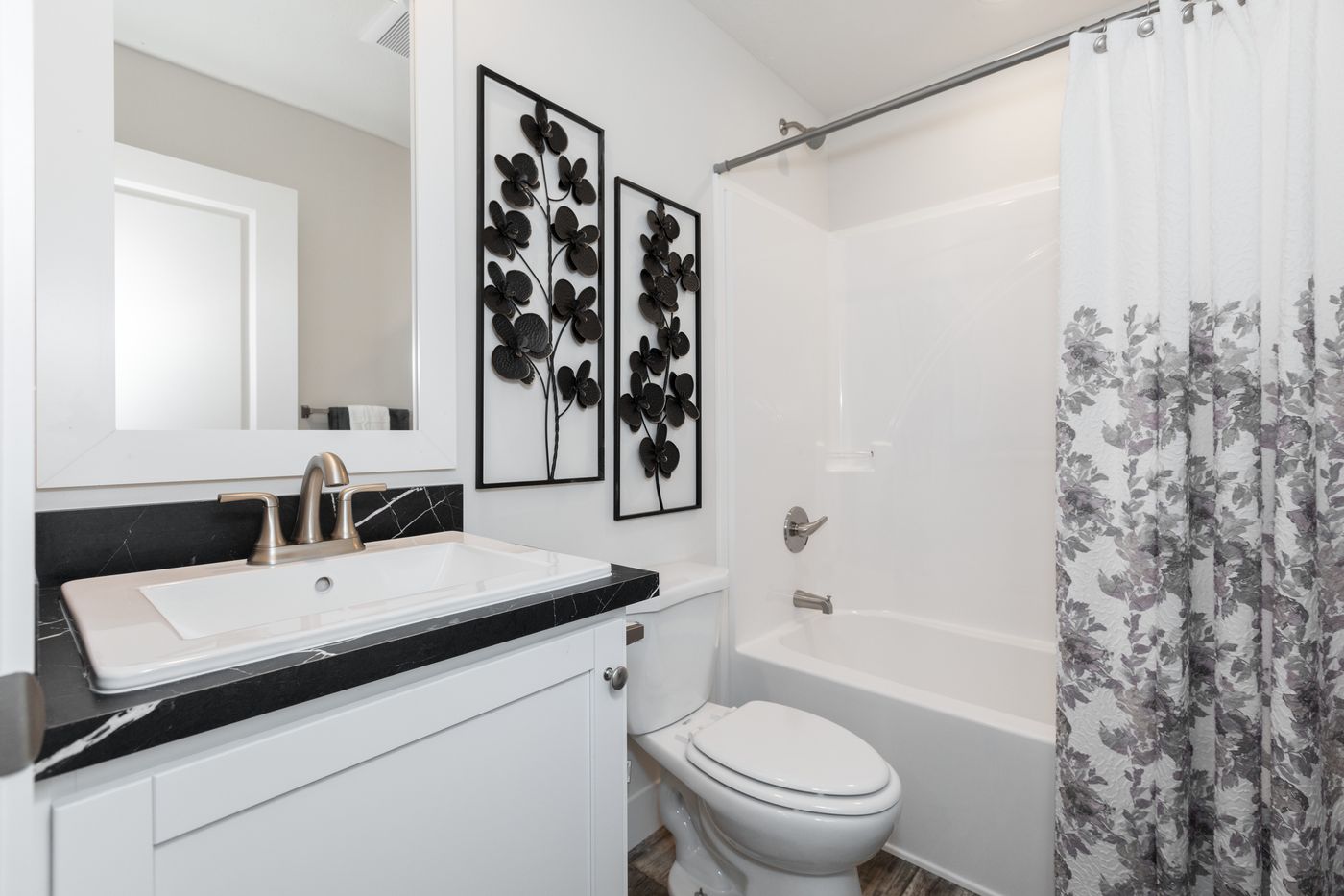 The 6016-SW019 SUNRISE SW Guest Bathroom. This Manufactured Mobile Home features 2 bedrooms and 2 baths.
