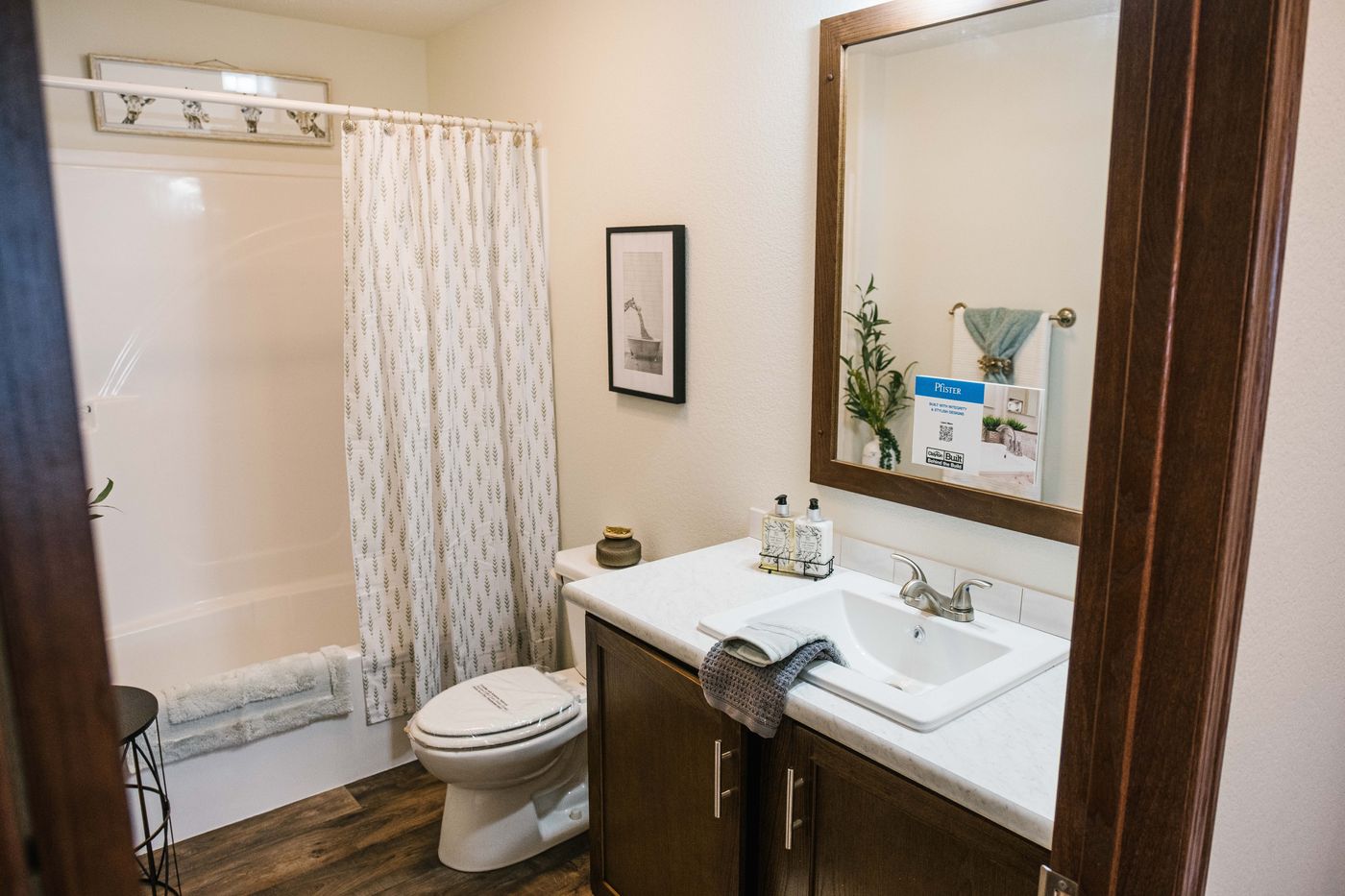 The LEGACY 377 Guest Bathroom. This Manufactured Mobile Home features 3 bedrooms and 2 baths.