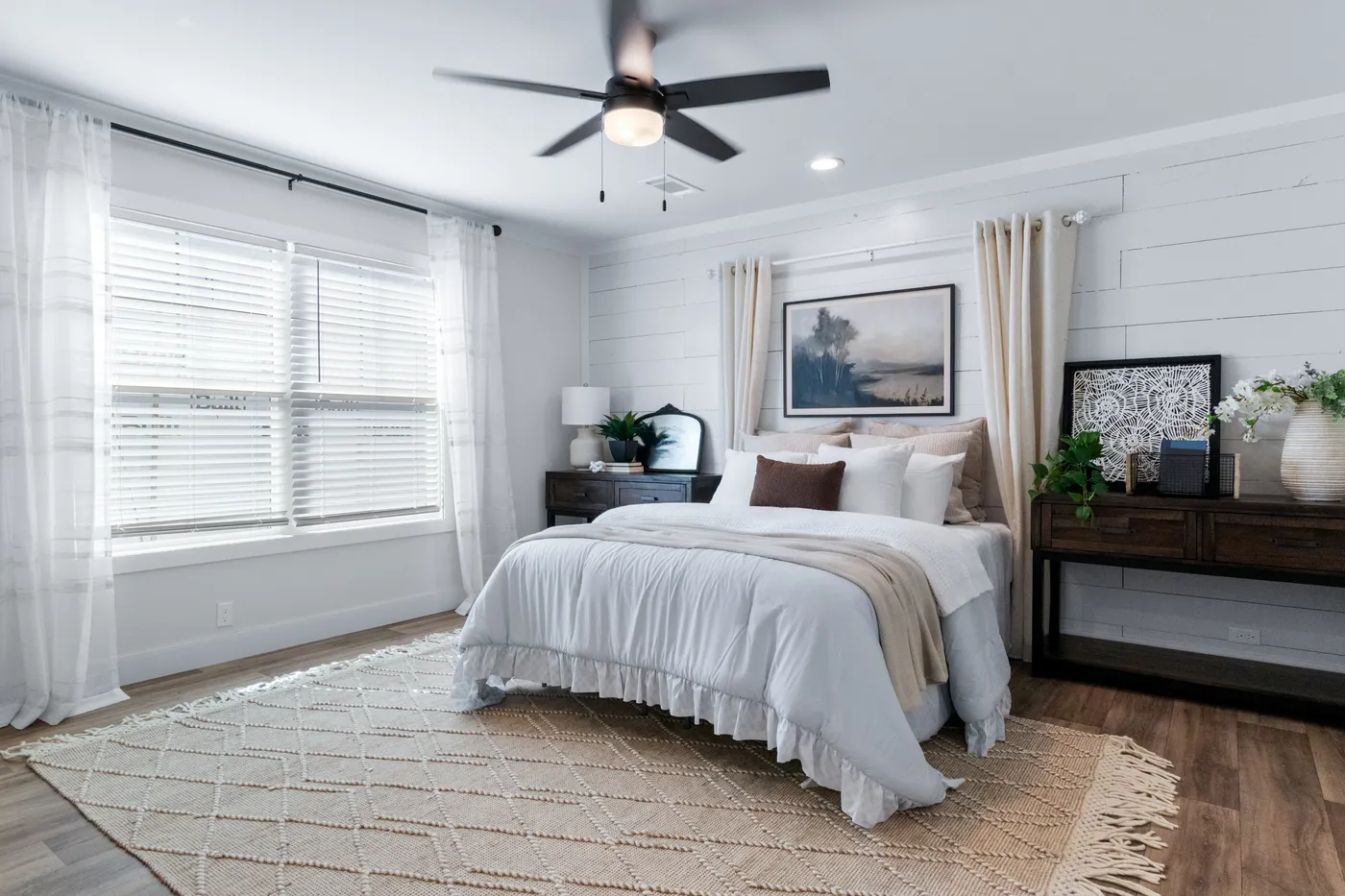 The FARM 4 FLEX ELITE Primary Bedroom. This Manufactured Mobile Home features 4 bedrooms and 3 baths.