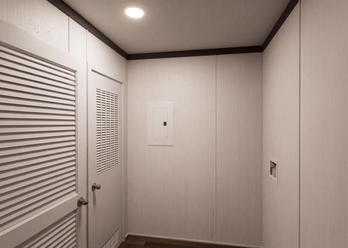 The THE FUSION 32H Utility Room. This Manufactured Mobile Home features 5 bedrooms and 3 baths.