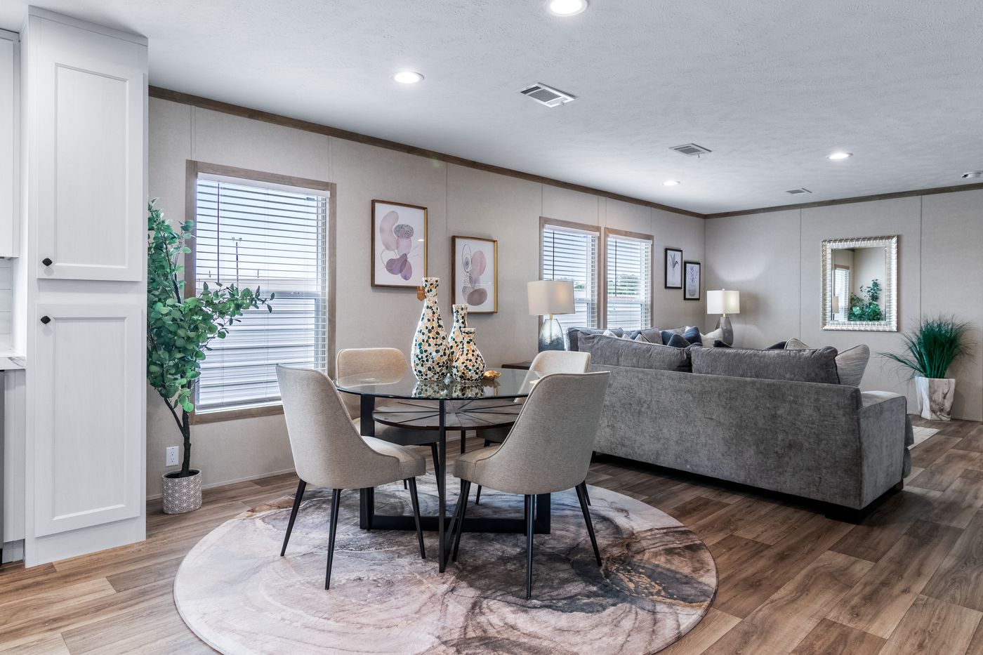 The THE CHOICE Den. This Manufactured Mobile Home features 4 bedrooms and 2 baths.