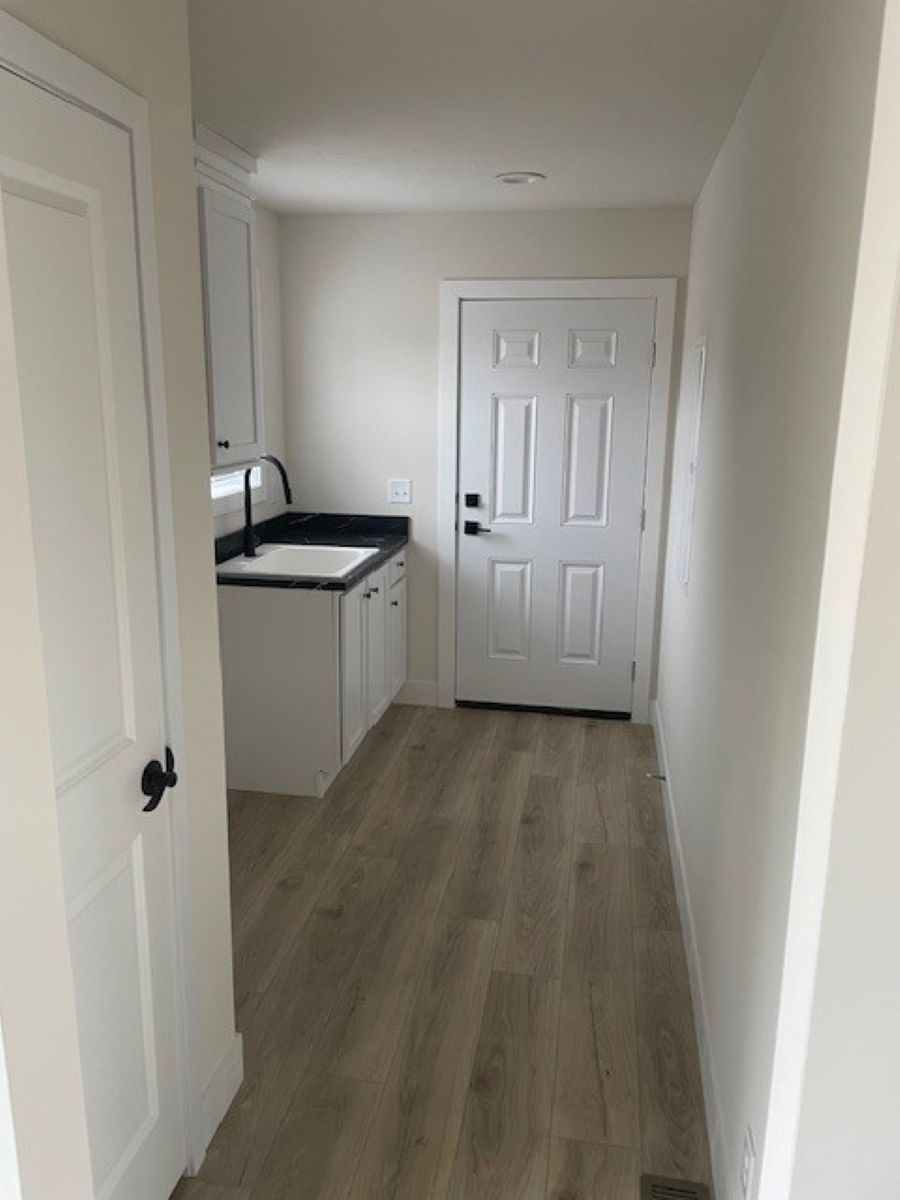 The SPRING MEADOW/4828-MS007-1 SEC Utility Room. This Manufactured Mobile Home features 3 bedrooms and 2 baths.