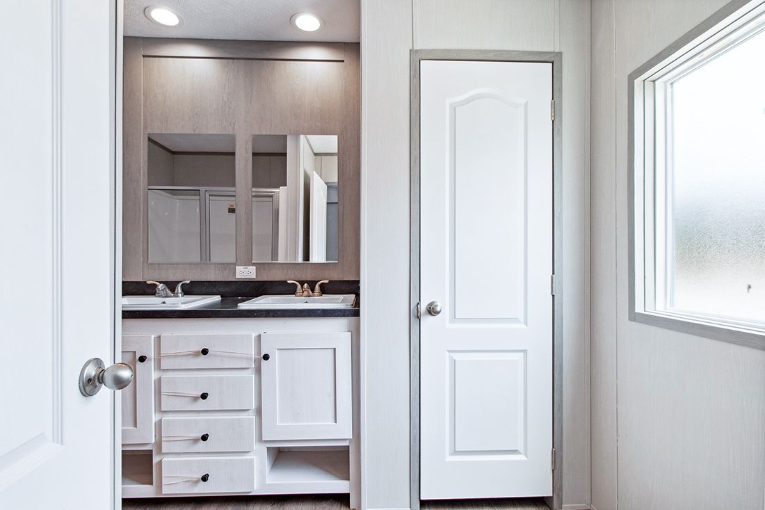 The ANNIVERSARY 16682A Guest Bathroom. This Manufactured Mobile Home features 2 bedrooms and 2 baths.