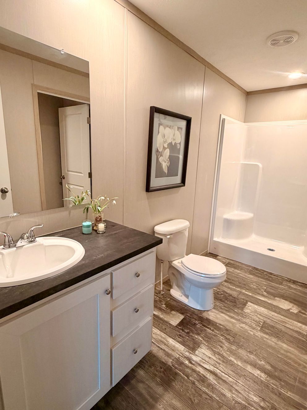 The FRANKLIN Primary Bathroom. This Manufactured Mobile Home features 3 bedrooms and 2 baths.