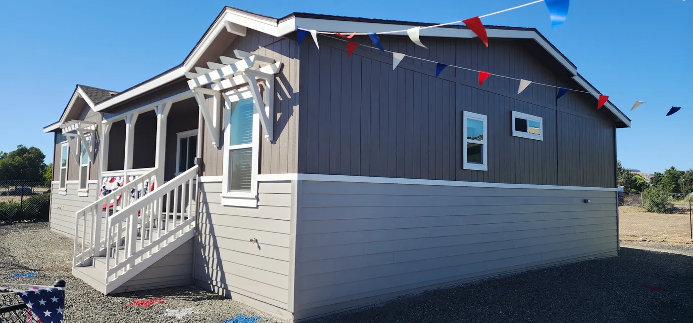 Lap siding exterior for a smooth looking finish