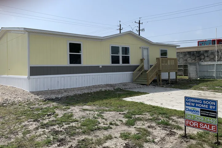 Move in Ready Home. Newly placed in Popular Community on the Bay. If you want a nice, quiet stay near the water, shops and Restaurants in Corpus Christi. This Home is for you! Won't last long, call now!  