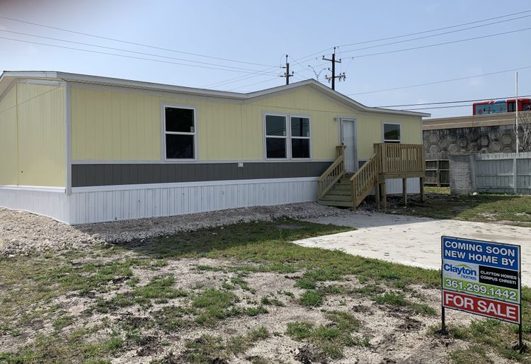 Move in Ready Home. Newly placed in Popular Community on the Bay. If you want a nice, quiet stay near the water, shops and Restaurants in Corpus Christi. This Home is for you! Won't last long, call now!  