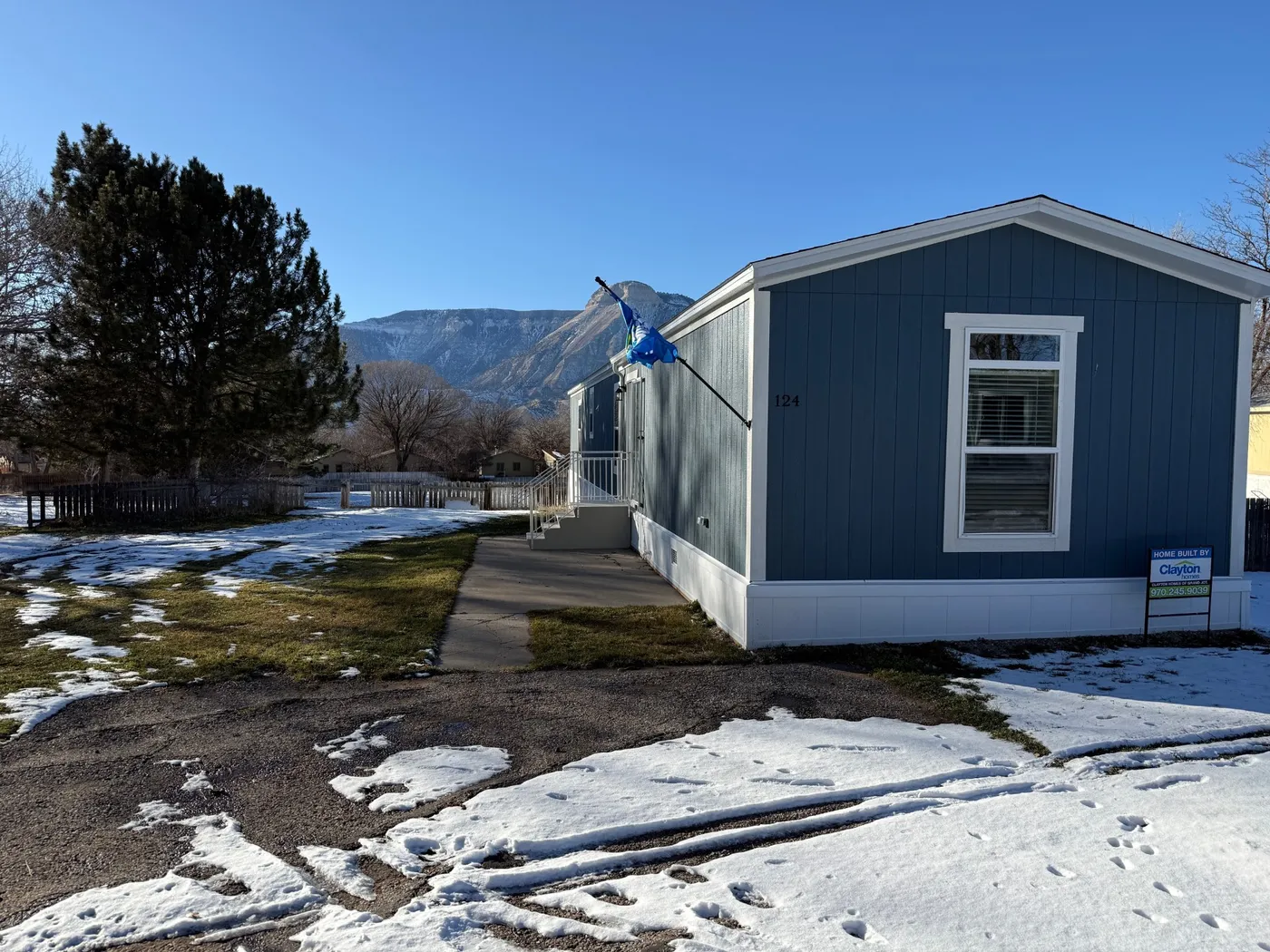 Beautiful Mountain Views and a large lot