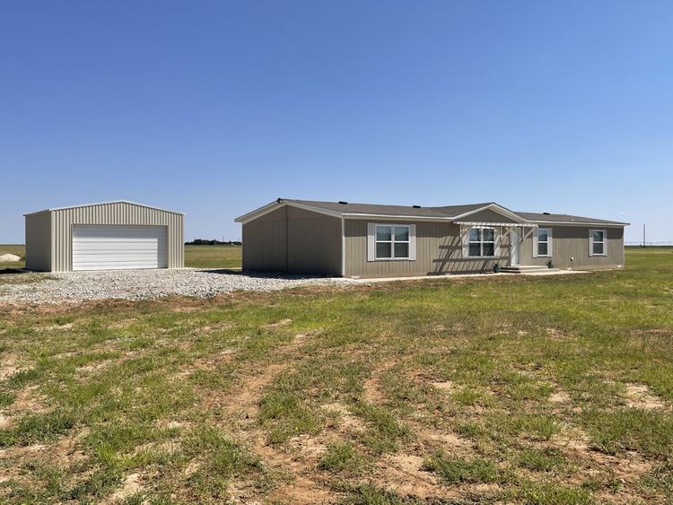 693 FM 179 - 5/3 ON 2 Acres IN New Home Isd!