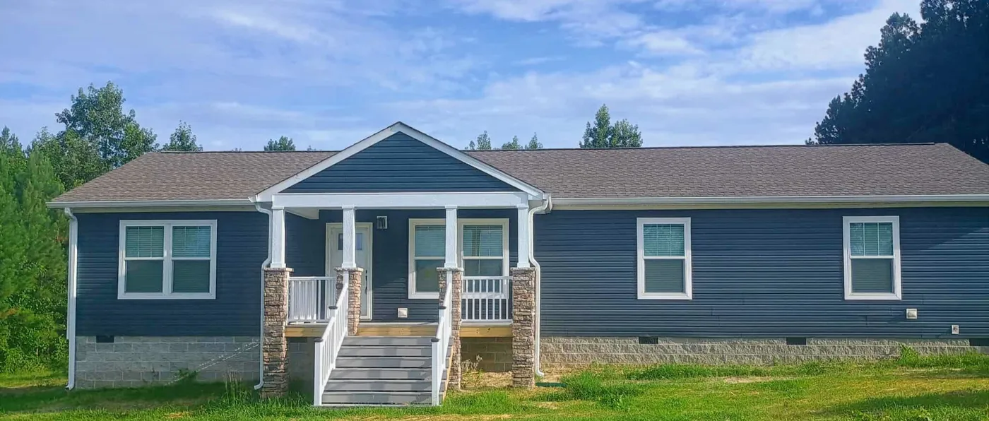 Covered front porch, back deck & side entrance!