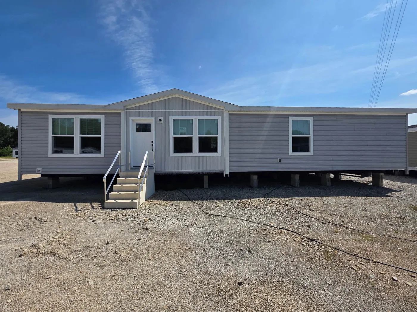 THE LET IT BE by Clayton Middlebury
Discounted model, ready to be delivered!
3bd 2ba Full drywall home
28x56 1568 sq ft