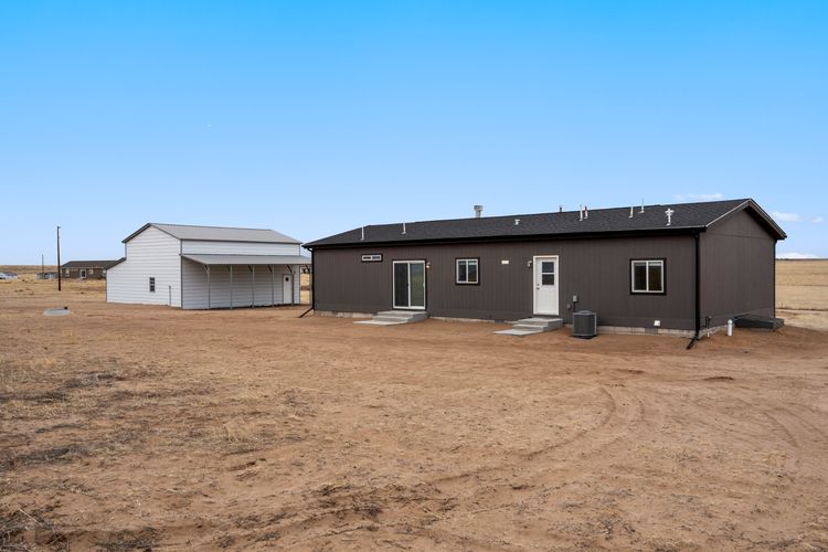 1620 SQ FT. With AG Building