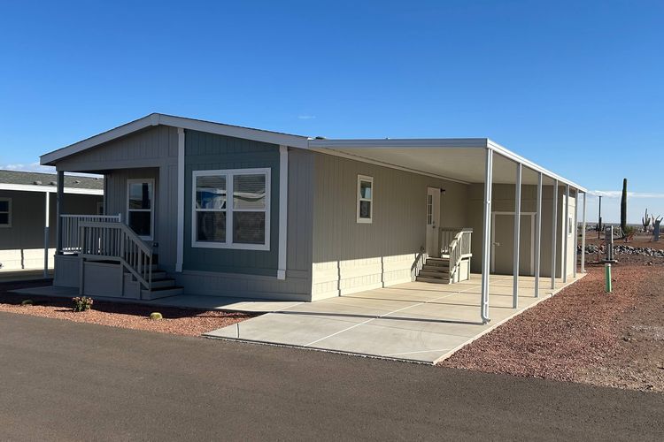 Spacious Home With Beautiful Views!