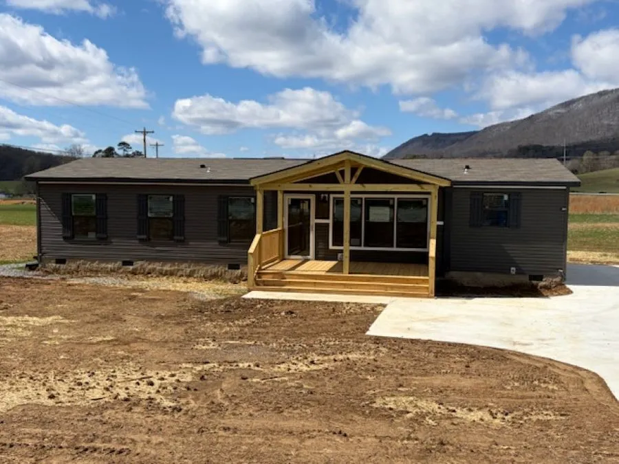 Island Breeze sitting on 0.85 Acres