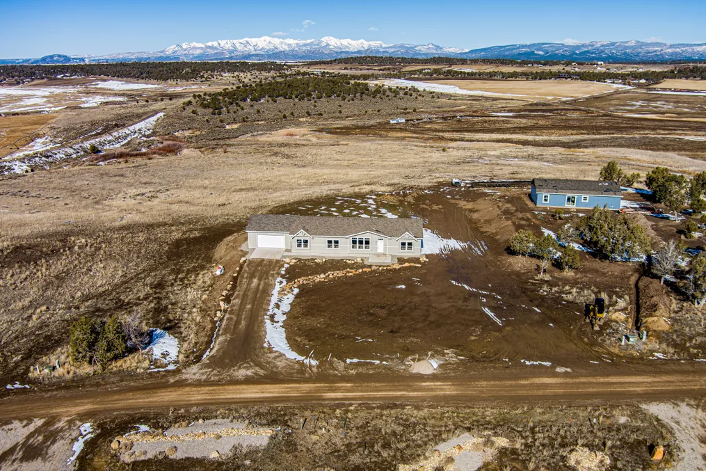 Huge lot with mountain views!