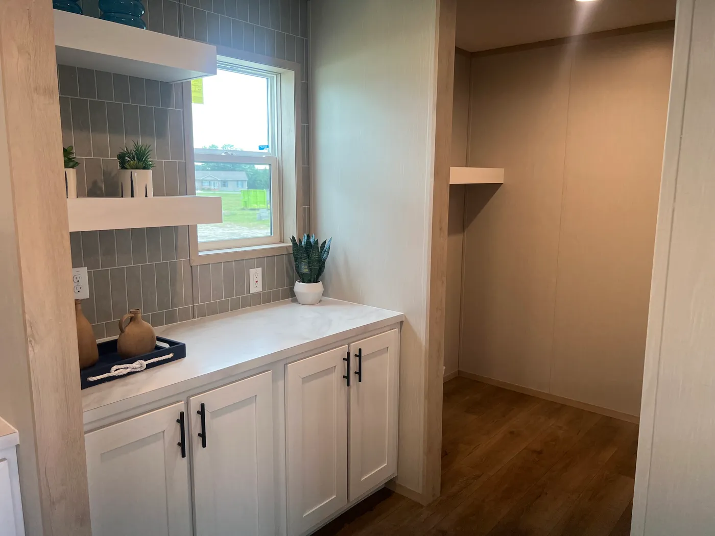 Coffee Bar/Butlers Pantry