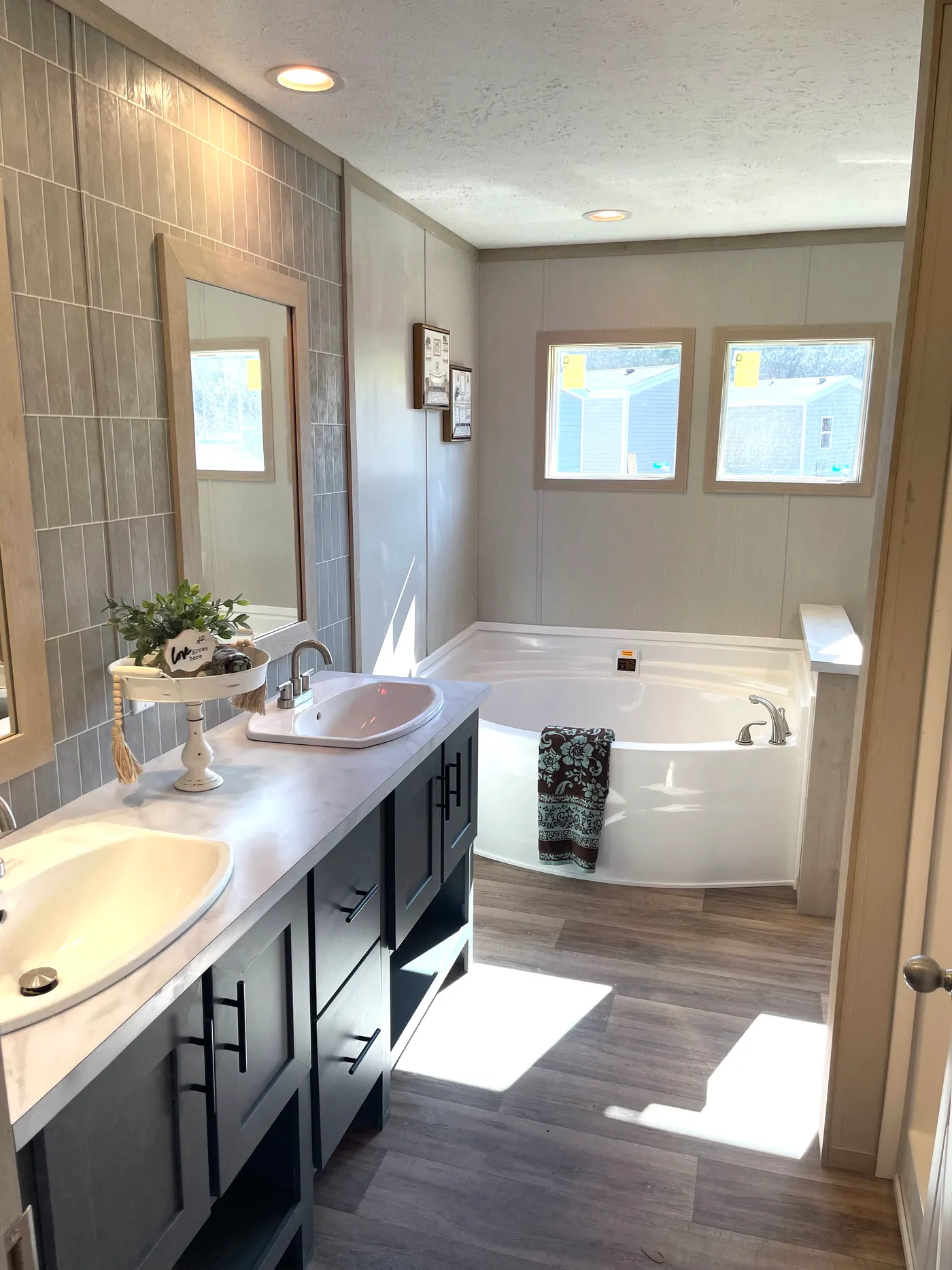 Upgraded Glamour Bath