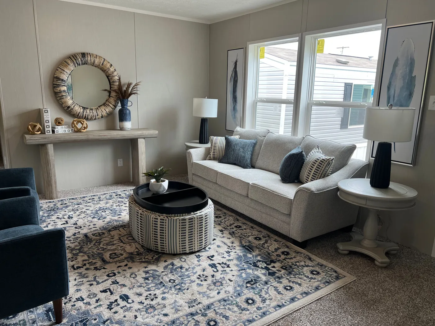 Spacious Living Room 