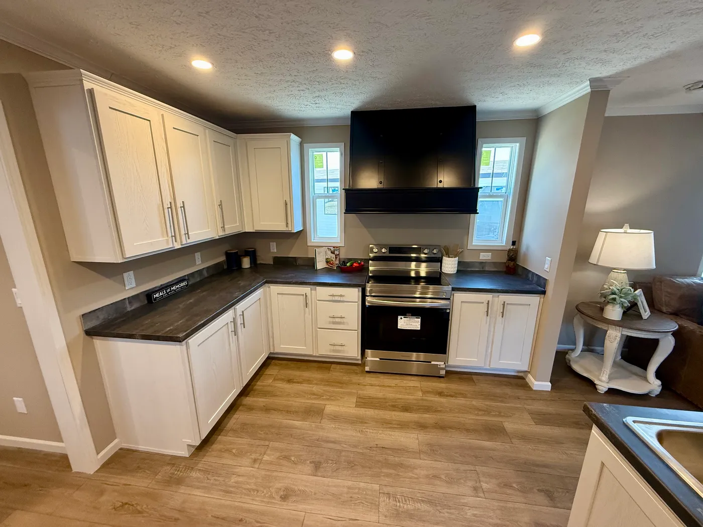 THE HOLLYWOOD - This one is FAMOUS! home image