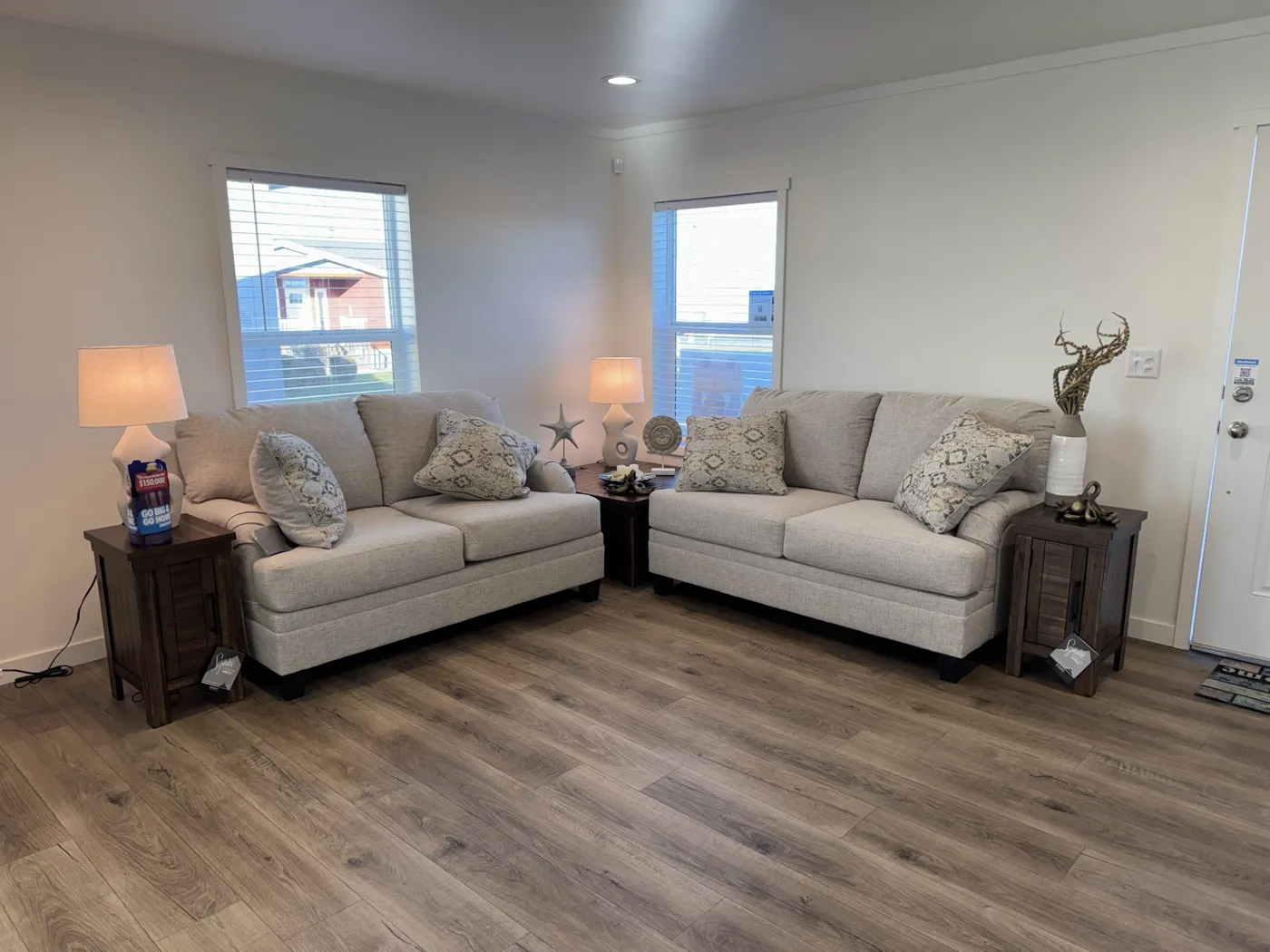 Accommodating living room for the family. Wonderful area for gathering!! 