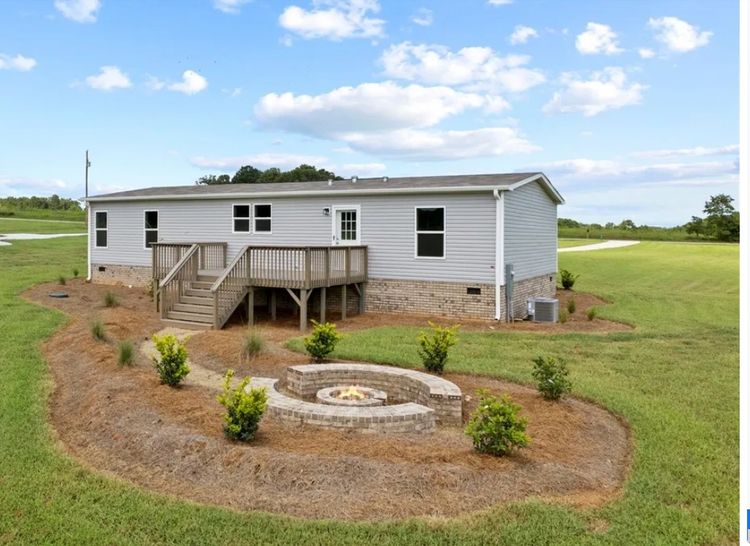 Move IN Ready! 122 Purdy RD. Iva, SC NOW $259,000.