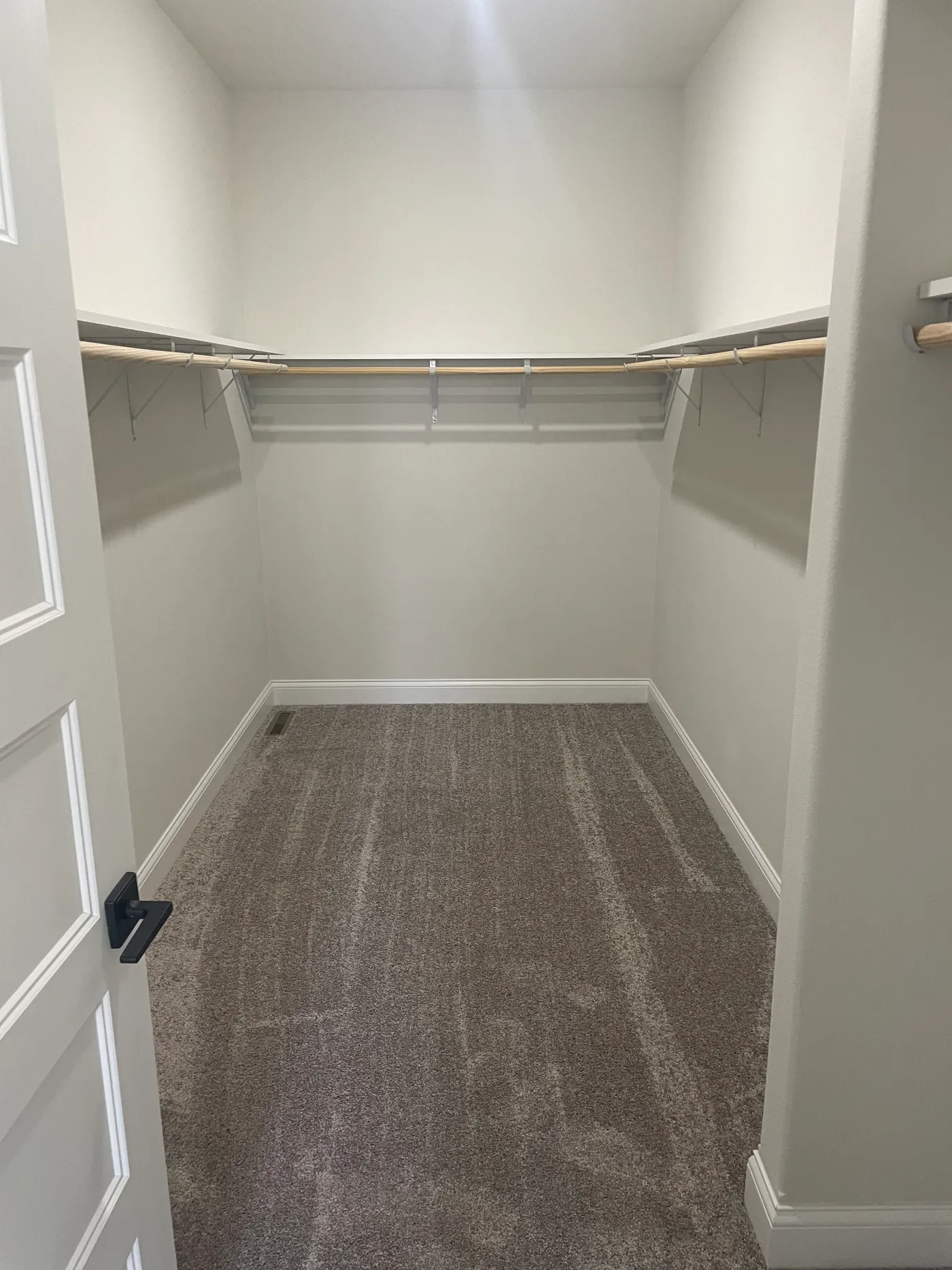 Large walk-in closet off the primary bathroom!