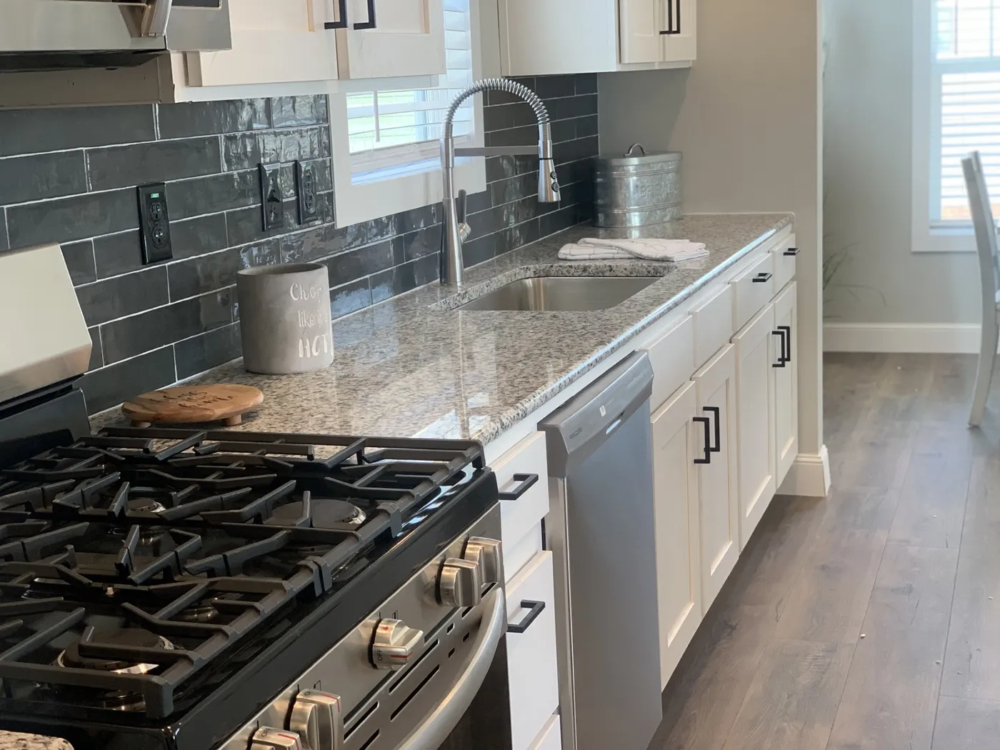 Gas Stove - ELECTRIC STOVE OPTION AVAILABLE!!